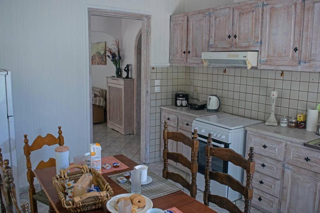 Ostria House Villa Pinakokhorion Bagian luar foto