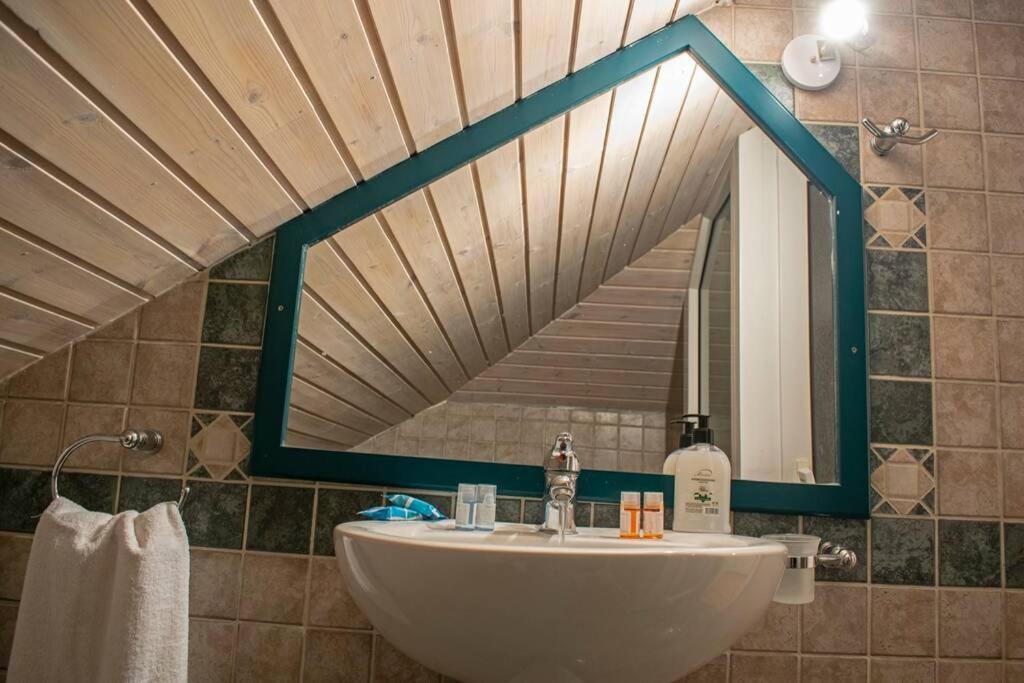 Ostria House Villa Pinakokhorion Bagian luar foto